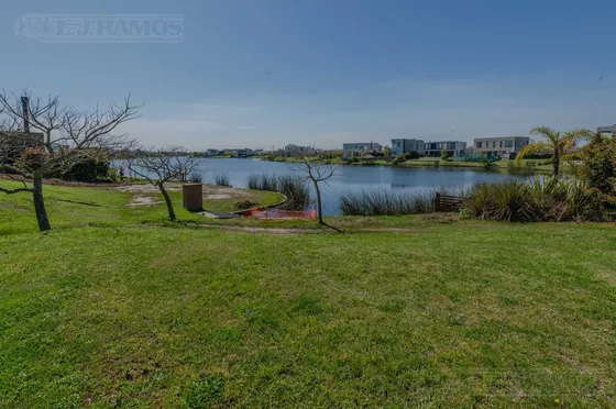 Terreno En  Venta En El Barrio Vistas Con Vista Al Lago, Puertos / Escobar