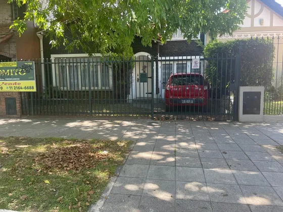 Casa En Banfield Este 