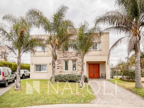 Venta De Hermosa Casa En El Rocio Canning 