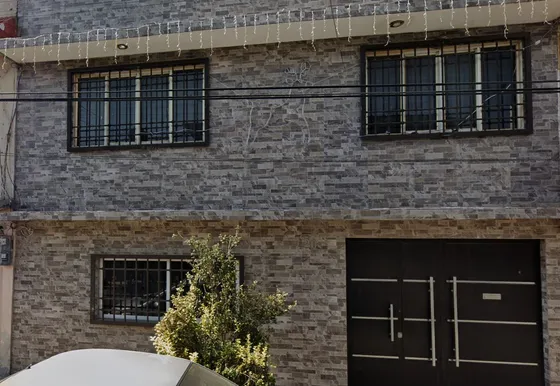 Gran Oportunidad De Inversion -casa En La Col.   Metropolitana, Nezahualcoyotl Crg