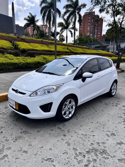 Ford Fiesta 1.6 Hatchback Mecánica
