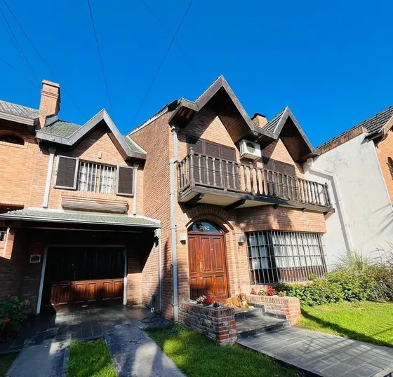 Casa En Venta 6 Ambientes Castelar Norte