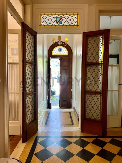 Casa De Estilo En Venta En La Plata