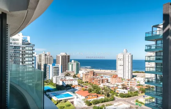 Apartamento De 1 Dormitorio En Venta En Artower, Punta Del Este.