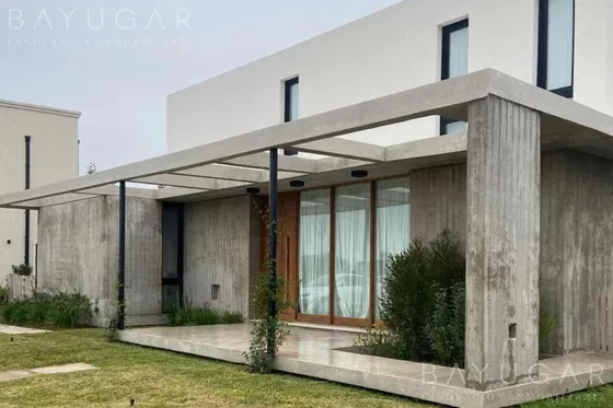 Venta Casa En San Sebastián - Pilar - Vista A La Laguna