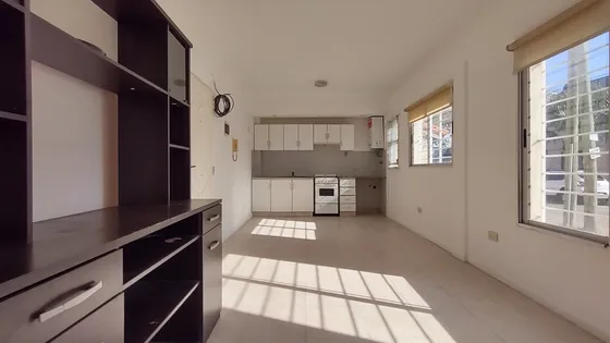 Departamento 2 Amplios Amb. Planta Baja Al Frente
