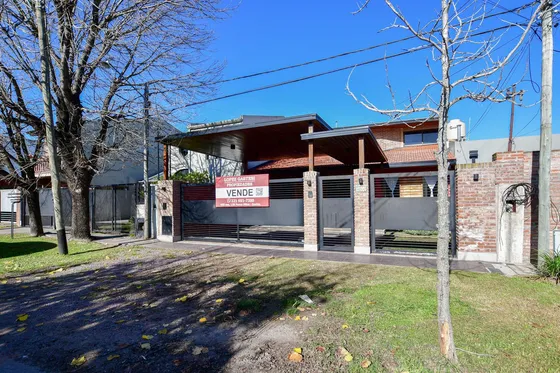 15 E/490y492 Casa En Venta En Manuel B Gonnet