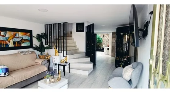 Casa Remodelada En Venta: Villas De Granada