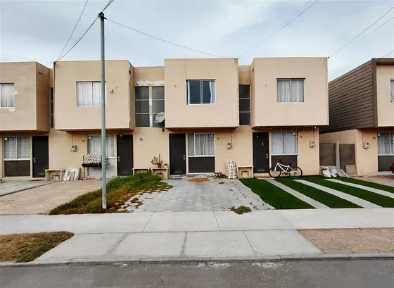 Casa En Venta En Condominio De 2d/1b La Serena, La Florida.