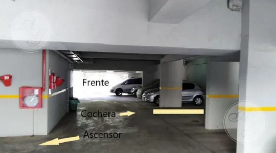 Cochera Fija Cubierta - Porton Electrico Y Elevador - Potosi Y Medrano