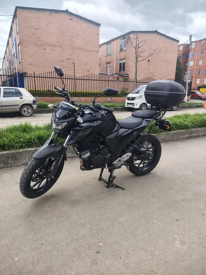 Vendo Yamaha Fz25, Segundo Dueño, Con 63000 Km Recorridos,
