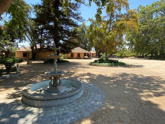 Parque De 2,3 Hás Con Construcciones