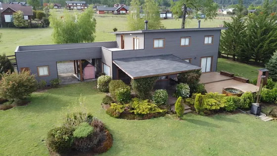 Casa 6d5b Con Vista Al Volcan Y Lago, Country Pucón
