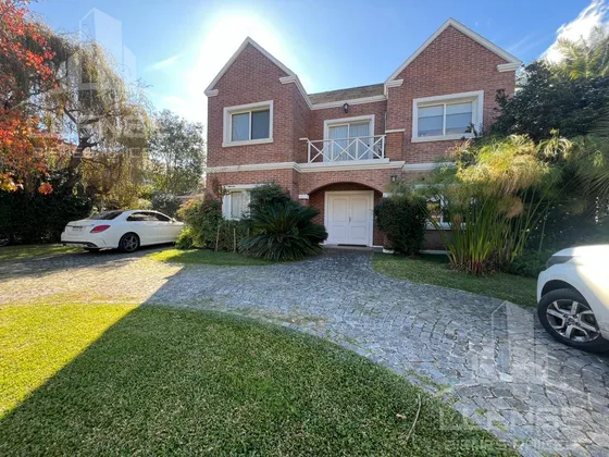 Casa 4 Ambientes En Venta, Club De Campo Abril 