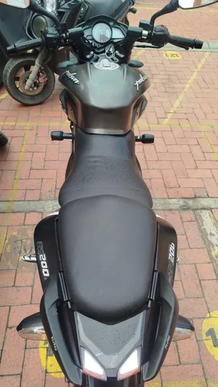 Ns 200 Fi, Gris Piedra