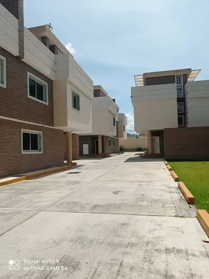Se Alquila Town House Urb La Arboleda