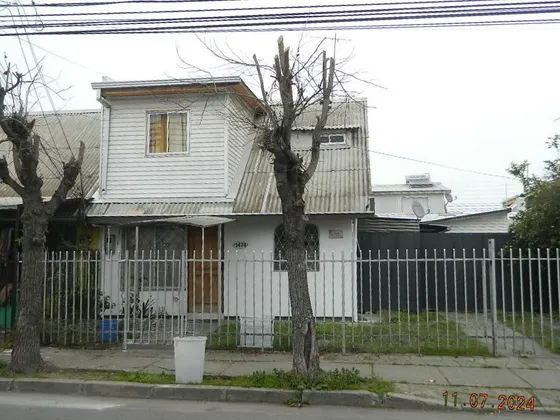 Oportunidad, Casa Amplia, Con 2 Deptos. De Interior