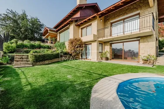 Casa En Venta De 5 Dorm. En Lo Barnechea