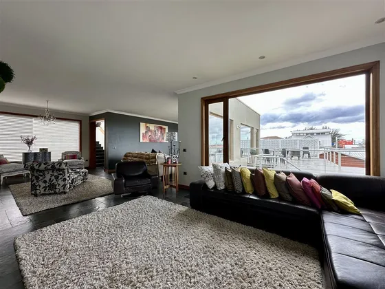 Casa En Venta De 5 Dorm. En Punta Arenas