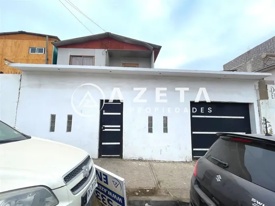 Casa En Venta De 5 Dorm. En Alto Hospicio