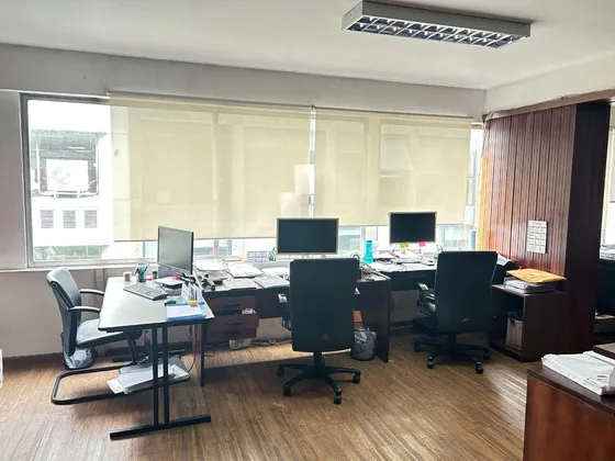 Rincón Y Treinta Y Tres, Pasos De Plaza Matriz, 75 M2, Garage!!!!