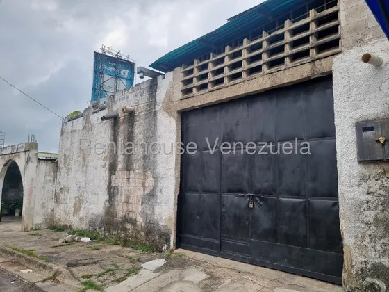 En Alquiler Galpón Con Apartamento Incluido En Los Olivos, Maracay 25-22544 Mfc