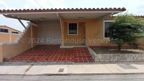 Rosa Rodríguez Vende Casa En Urb. Trigalena, Cabudare 24-21945