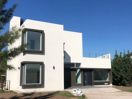 Casa - Canning (ezeiza) - 4 Ambientes - Pileta - Terraza-moderna - Parrilla