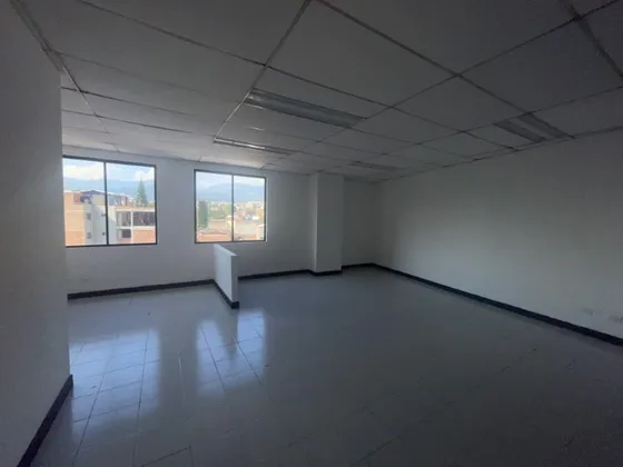 Oficina En Arriendo Ubicada En La Medellin Sector Avenida Nutibara  (26060).
