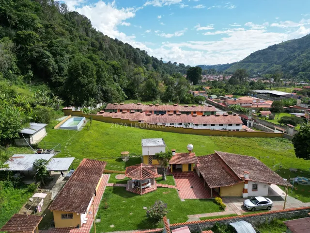 Se Vende Casa Con Gran Terreno De 7.149 M.² En El Arenal, Mérida.
