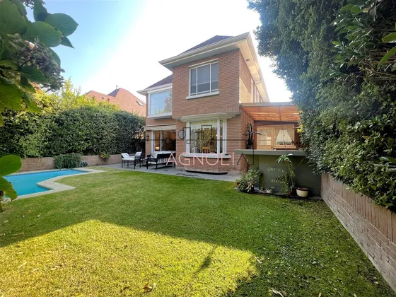 Casa En Venta De 4 Dorm. En Las Condes