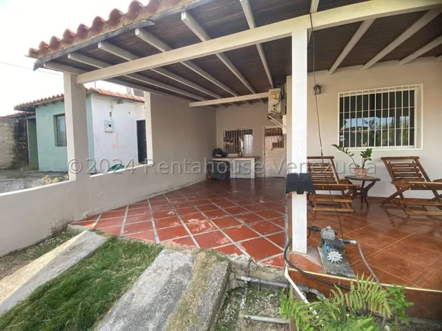 Cesar Bullones Vende Estupenda Casa En Conjunto Cerrado, Urb. Horizonte, Cabudare, Lara 25-5068