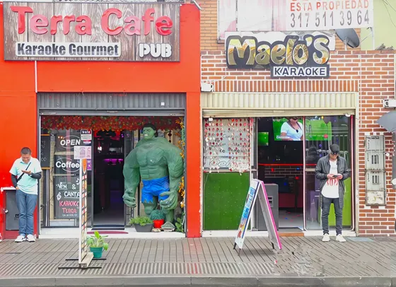 Edificio Comercial Arrendado En Venta - Plaza De Las Américas Bogotá  210 M²