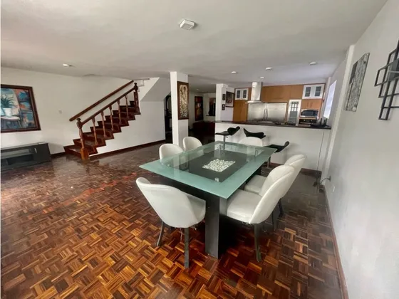 Se Vende Casa 380m2 Urb. Miranda 8567