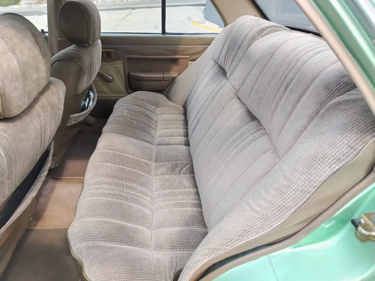 Nissan Tsuru 19864402731537675264012