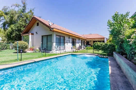 Casa En Venta / La Dehesa Central / Colegio Lo Alerces 