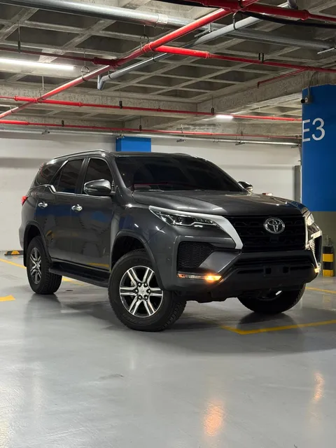 Toyota Fortuner 2,7