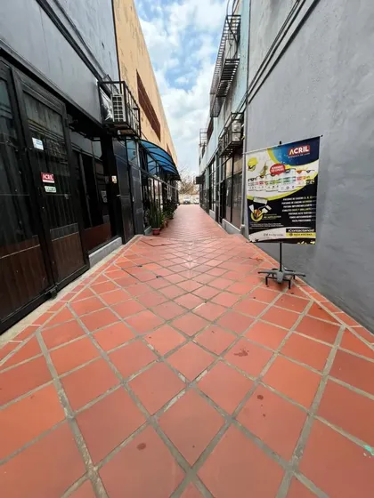 Alquiler Local Comercial En Av. Henry Ford Valencia Im 2341