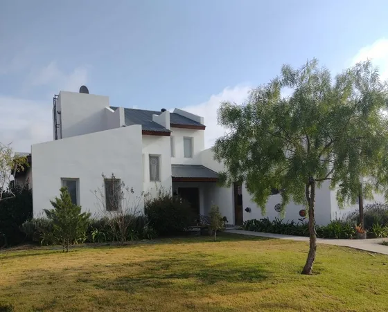 Casa En Venta - 4 Dormitorios 4 Baños - Cocheras - 993mts2 - Escobar
