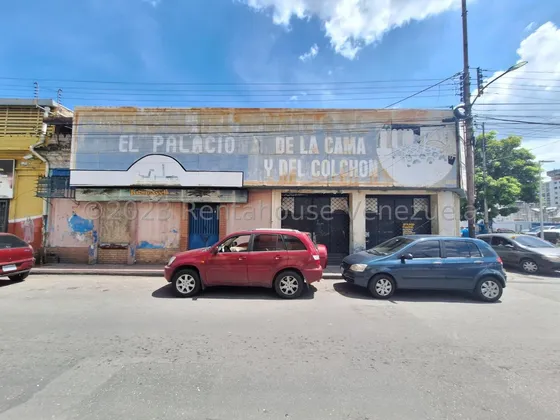 Local Comercial En Venta Ubicado En Zona Centro Maracay, Fvina 24-4820