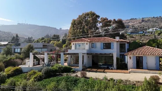 Casa En Venta De 5 Dorm. En Zapallar / El Pangue