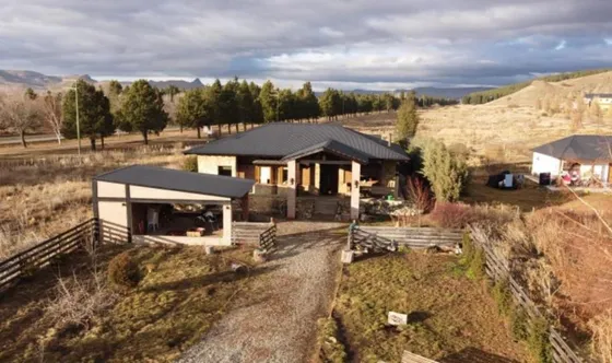 Casa En Venta - 5 Dormitorios 3 Baños - Cochera - 1.200mts2 - Junín De Los Andes