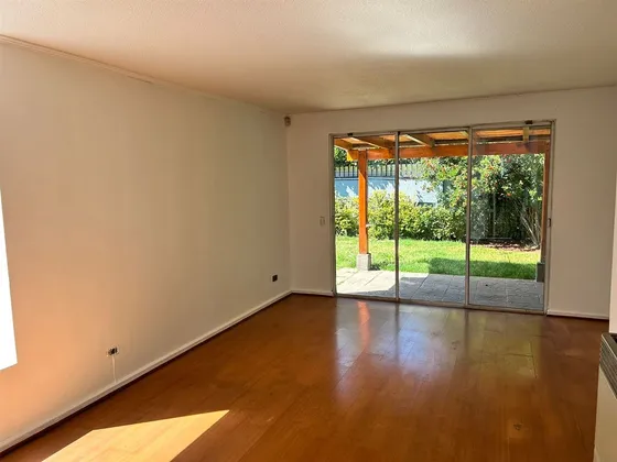 Rebajada Casa En Venta De 4 Dorm. 2 Bañ Y 3 Estac Peñalolén