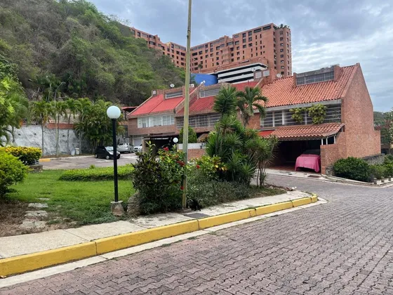 Vendo Townhouse En La Alameda