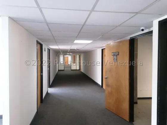 Alquiler De Local Comercial La Urbina Caracas L.p