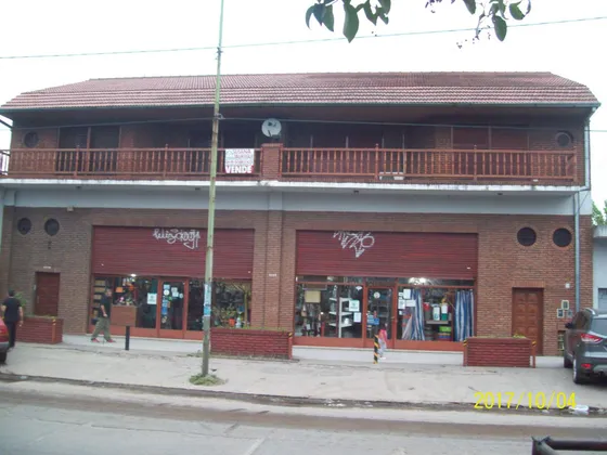 Venta Hermosa Propiedad Local Comercial Mas Dos Departamentos