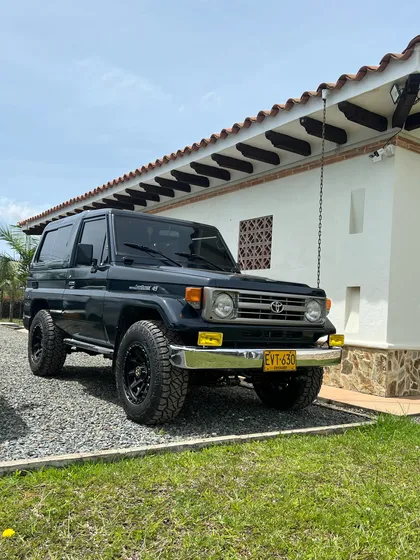Toyota Land Cruiser 4.5 Fzj75