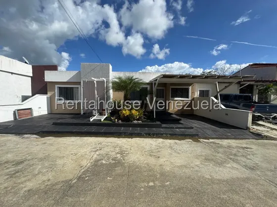 Yolmar Mendoza Vende Espectacular Casa En Villas De Yara, Con Un Diseño Arquitectónico Moderno Y Elegante,