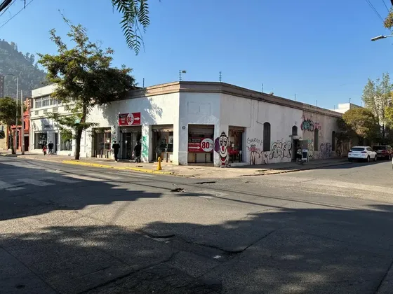 Gran Propiedad Comercial En Esquina