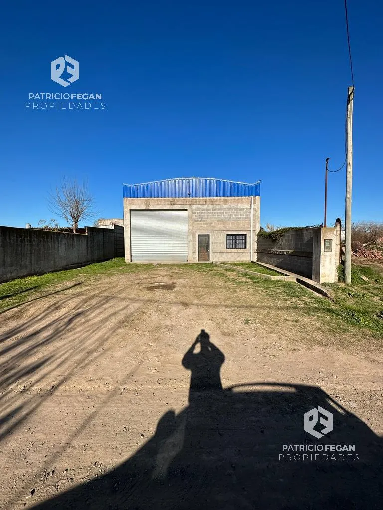 Galpón Con Pocos Años De Construcción En Venta 